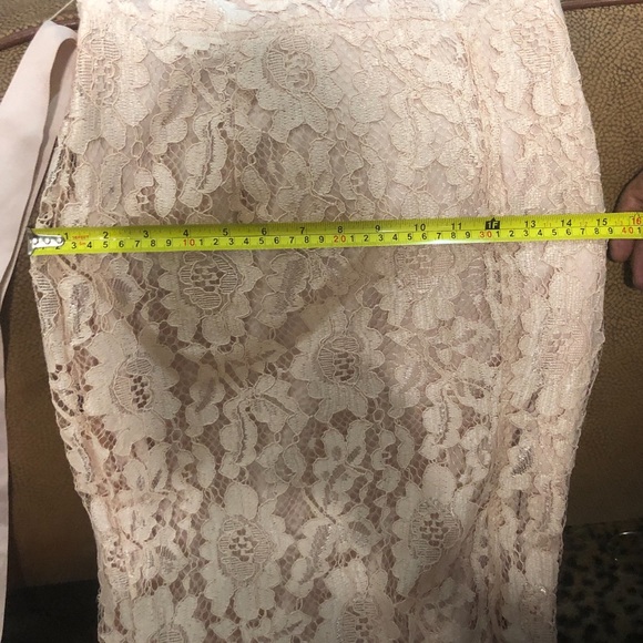 Pink lace gown with slit 💕 - Picture 6 of 6